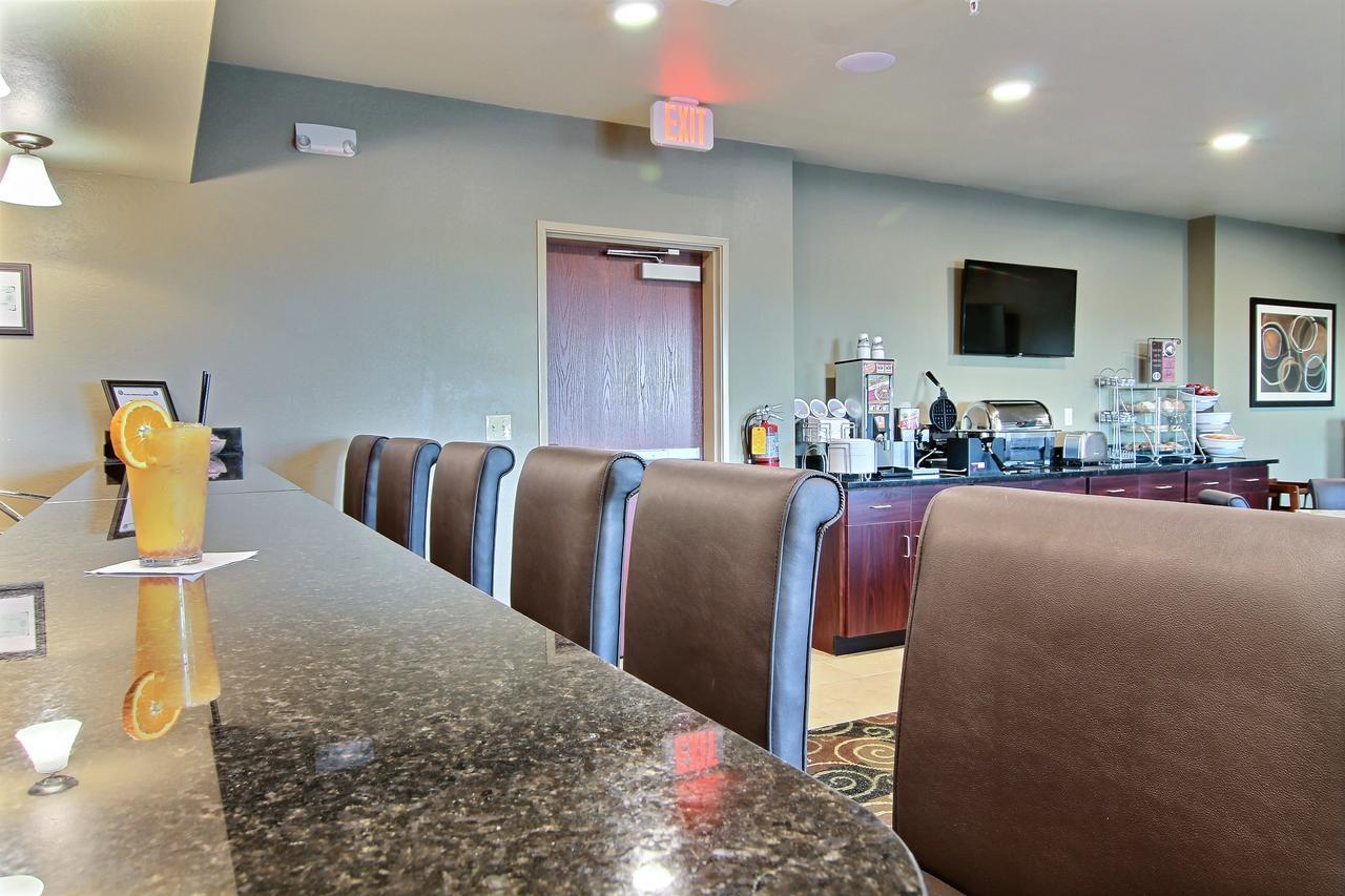 Cobblestone Hotel & Suites - Mccook Exterior photo